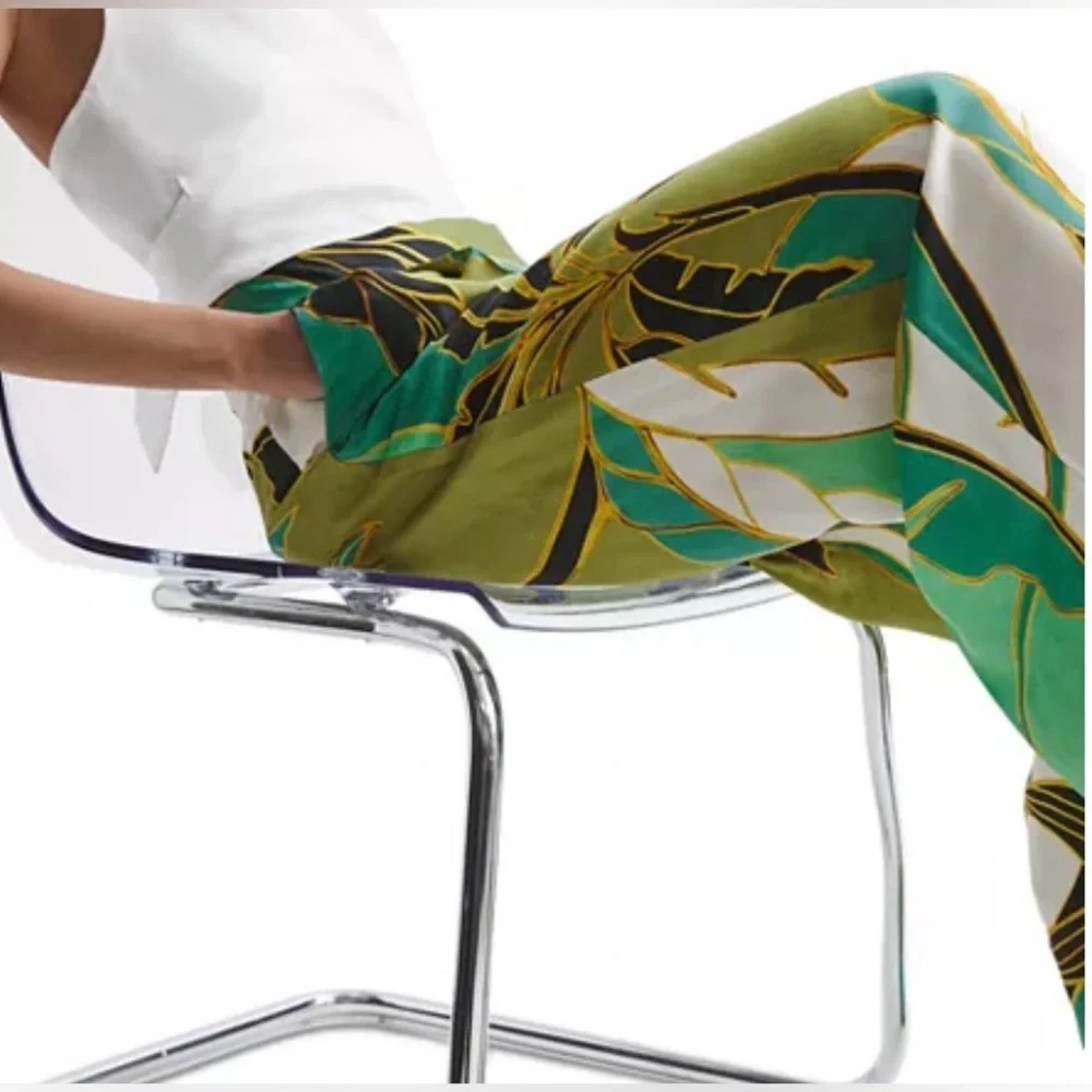 Elie Tahari wide leg palazzo pants. Tropical print Stretchy waist. Green. S. NWT - Picture 3 of 16